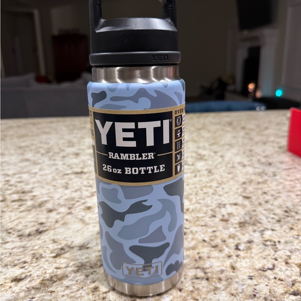 YETI Rambler 26 oz Bottle in Blue and Gray Camo